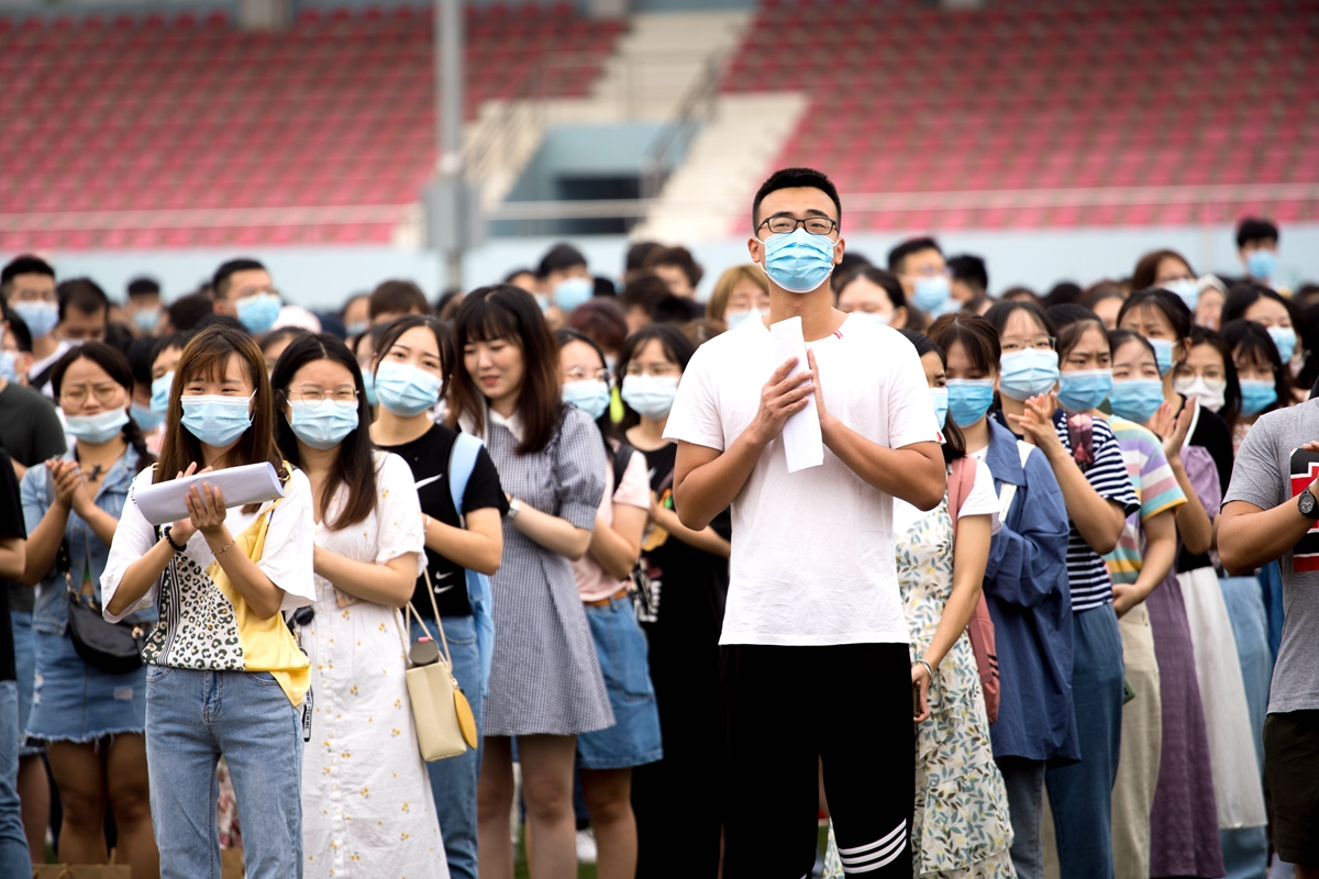 研究生新生正在鼓掌【学通社记者 刘博文 摄】_副本